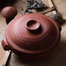 Load image into Gallery viewer, Clay Urali Pot with the lid
